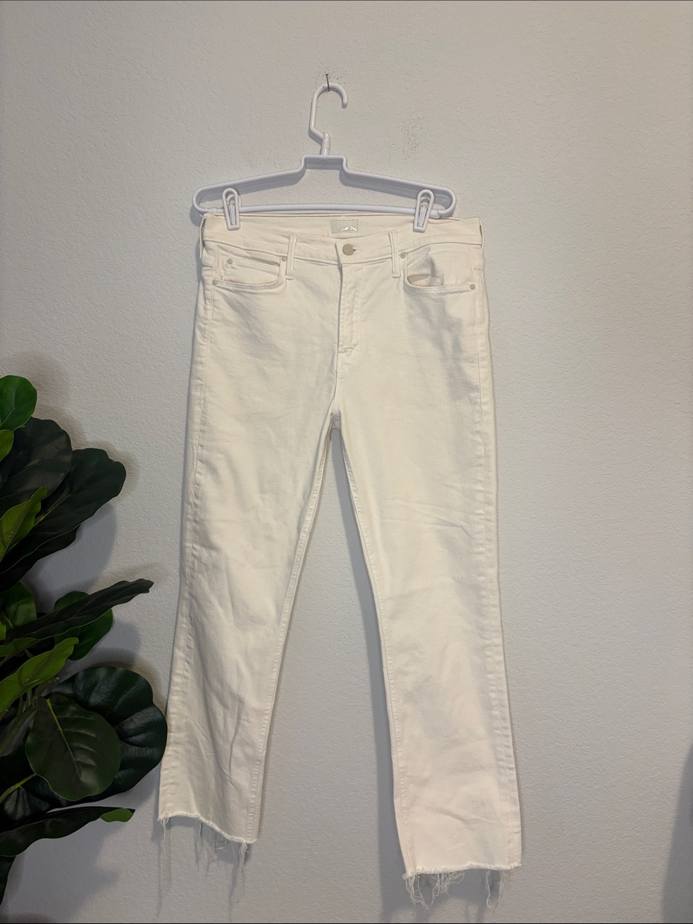 Mother Mid rise dazzler crop fray cream puffs size 31